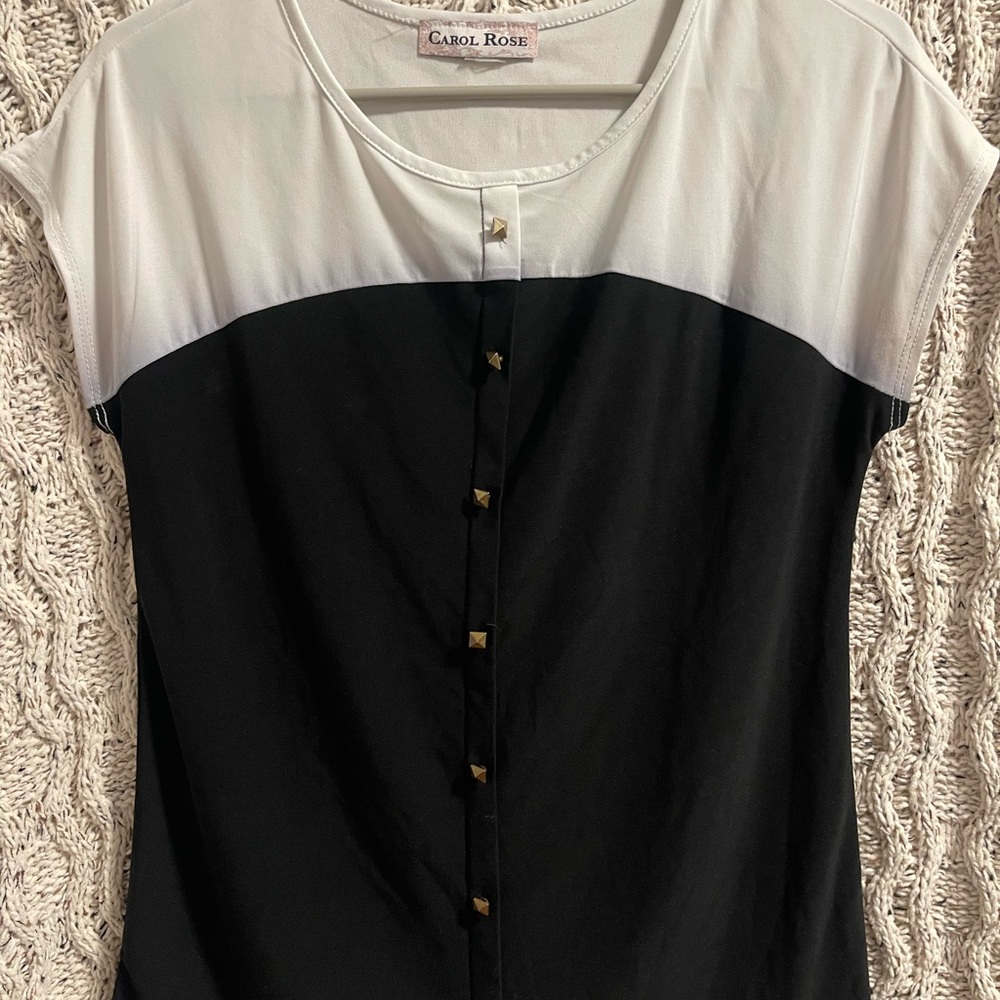 Carol Rose Black and White Buttoned Blouse